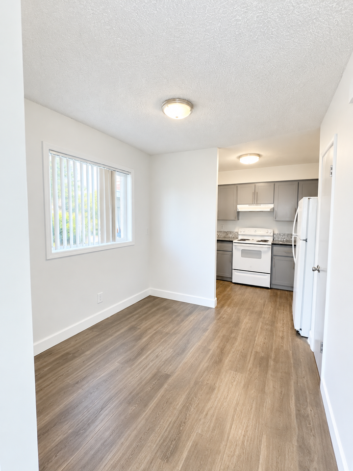 1960 33rd Ave #10 - Photo 4 of 16