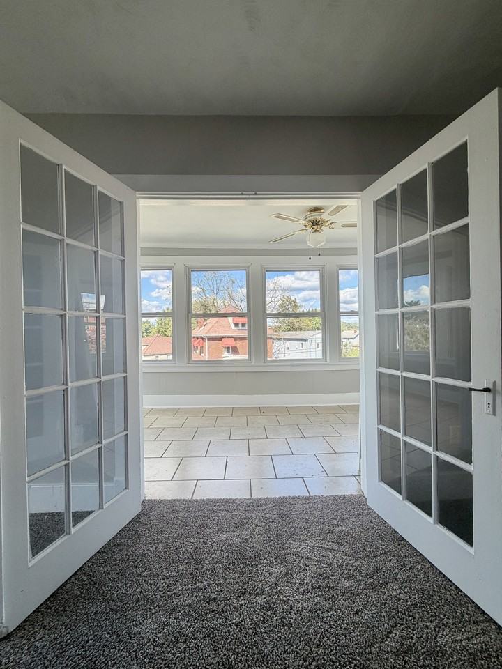 533 Tremont Avenue - Photo 4 of 11