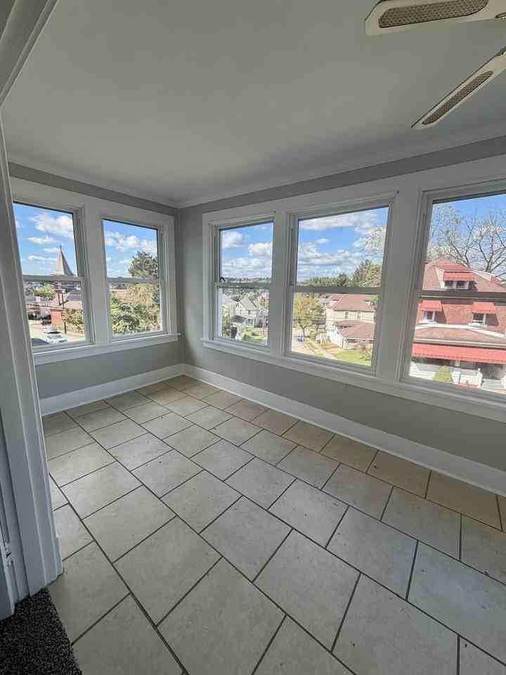 533 Tremont Avenue - Photo 5 of 11