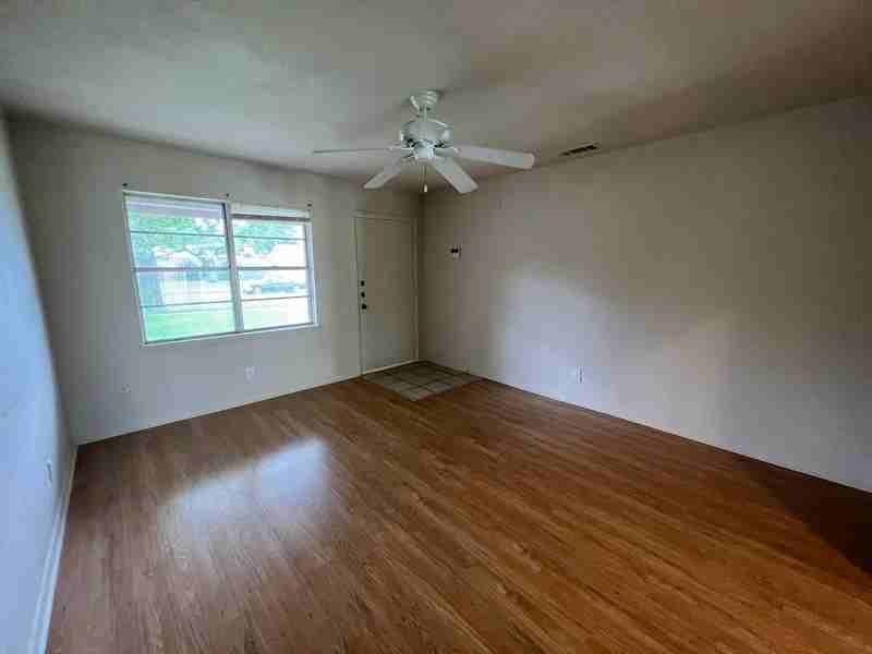 1005 Cedar Dr - Photo 4 of 25