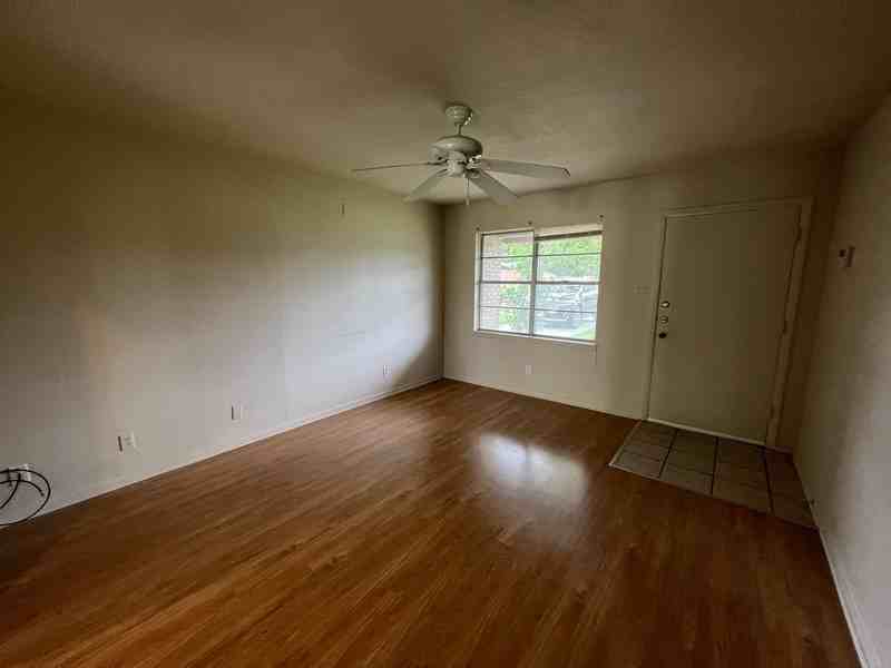 1005 Cedar Dr - Photo 5 of 25
