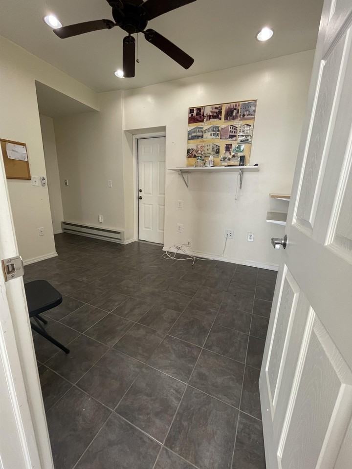 427-429MLK DR / Majed Rafeh - Photo 4 of 17
