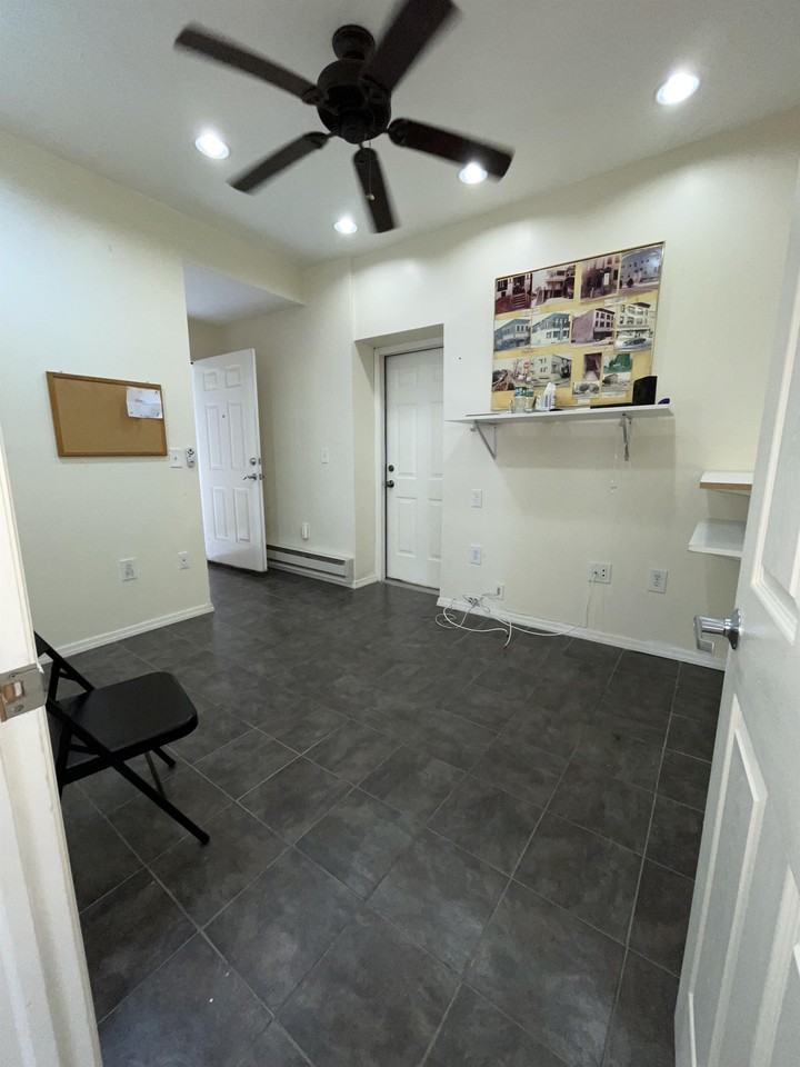 427-429MLK DR / Majed Rafeh - Photo 5 of 17