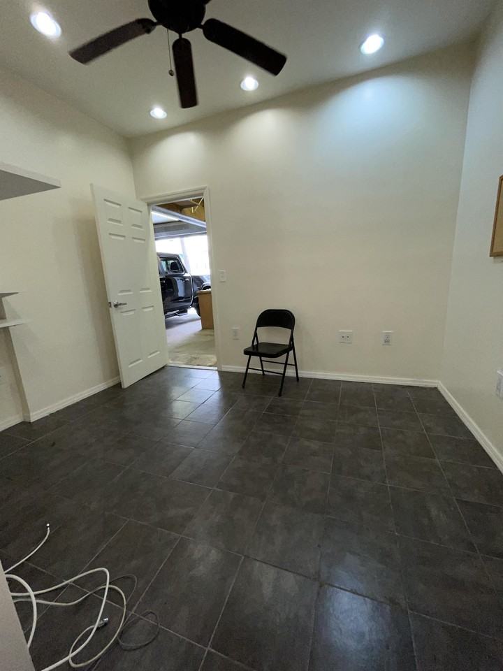 427-429MLK DR / Majed Rafeh - Photo 7 of 17