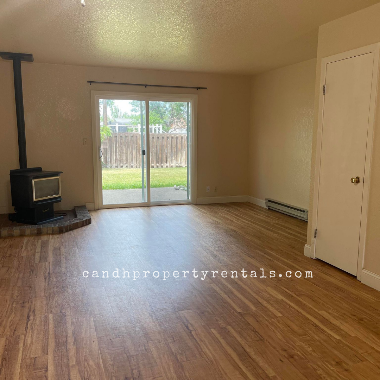 405 Roxy Lane - Photo 2 of 10