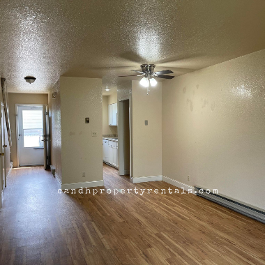 405 Roxy Lane - Photo 3 of 10