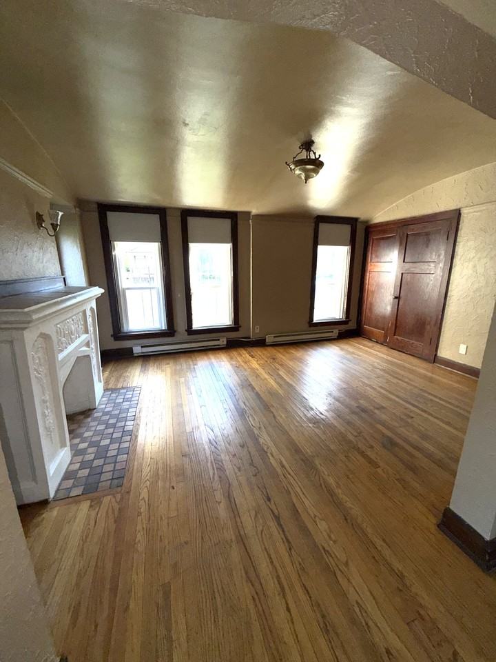 330 West Keefe Avenue - Photo 6 of 22