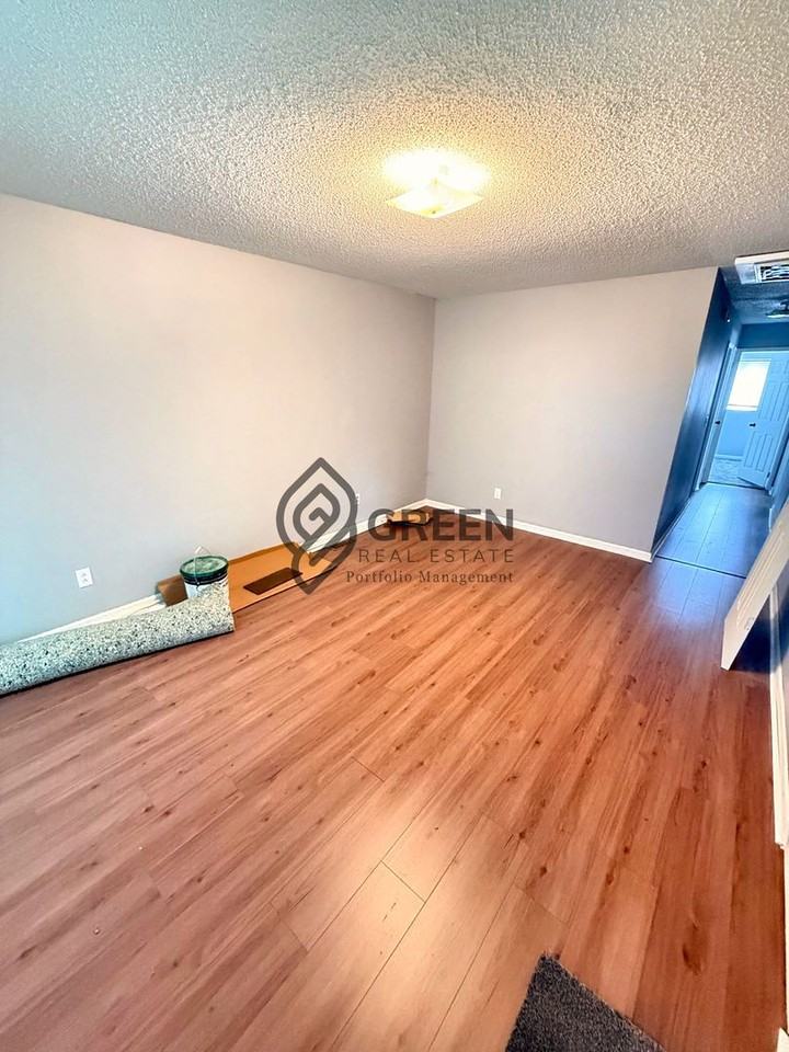 530 N Cottage Ave - Photo 2 of 8