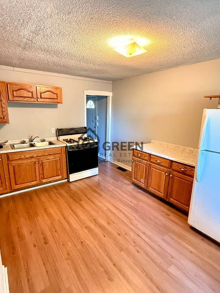 530 N Cottage Ave - Photo 3 of 8