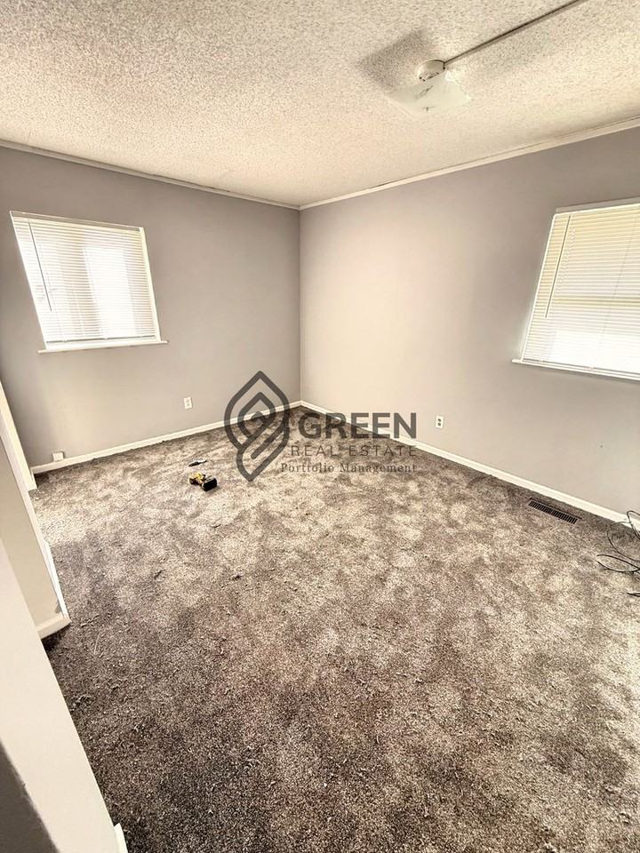 530 N Cottage Ave - Photo 7 of 8