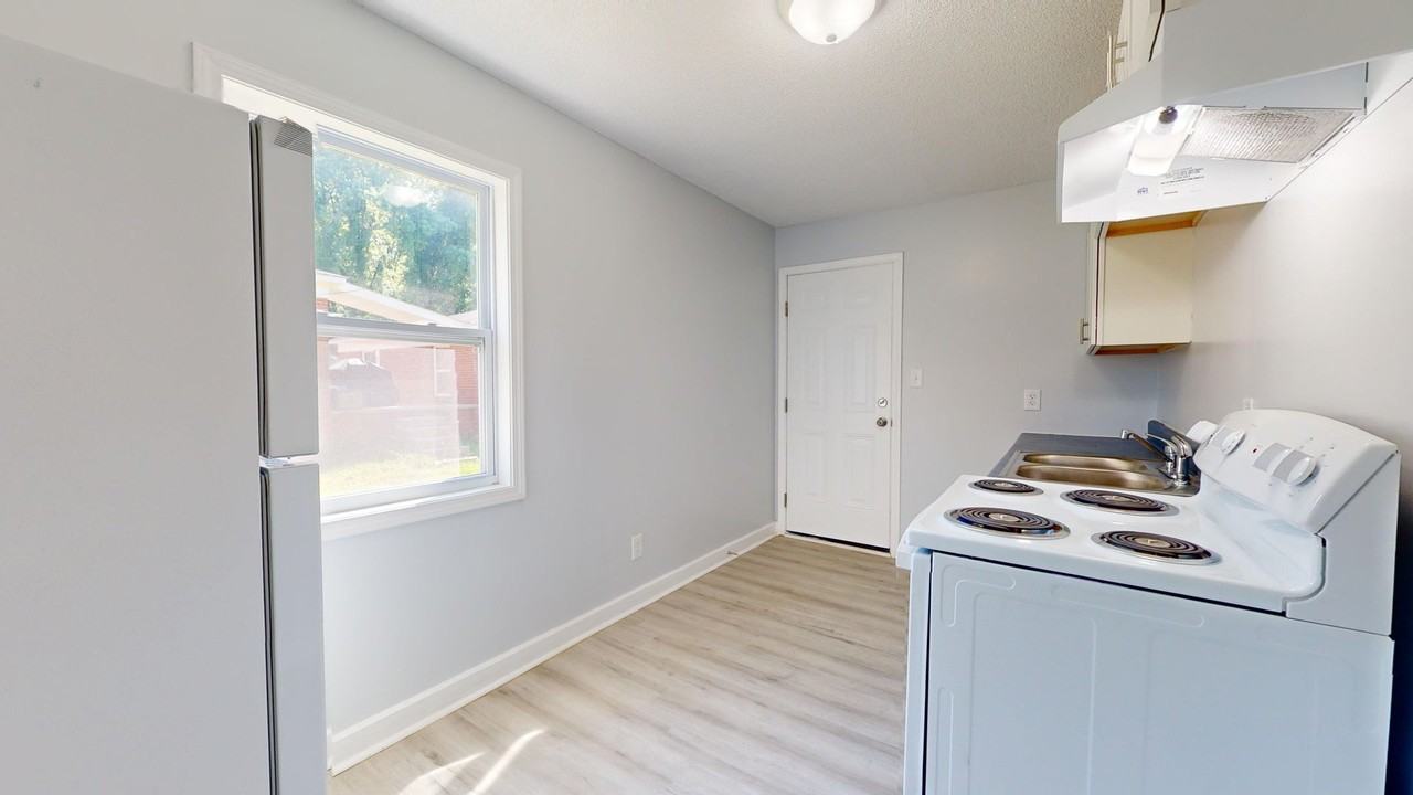 4542 Helena St - Photo 5 of 20