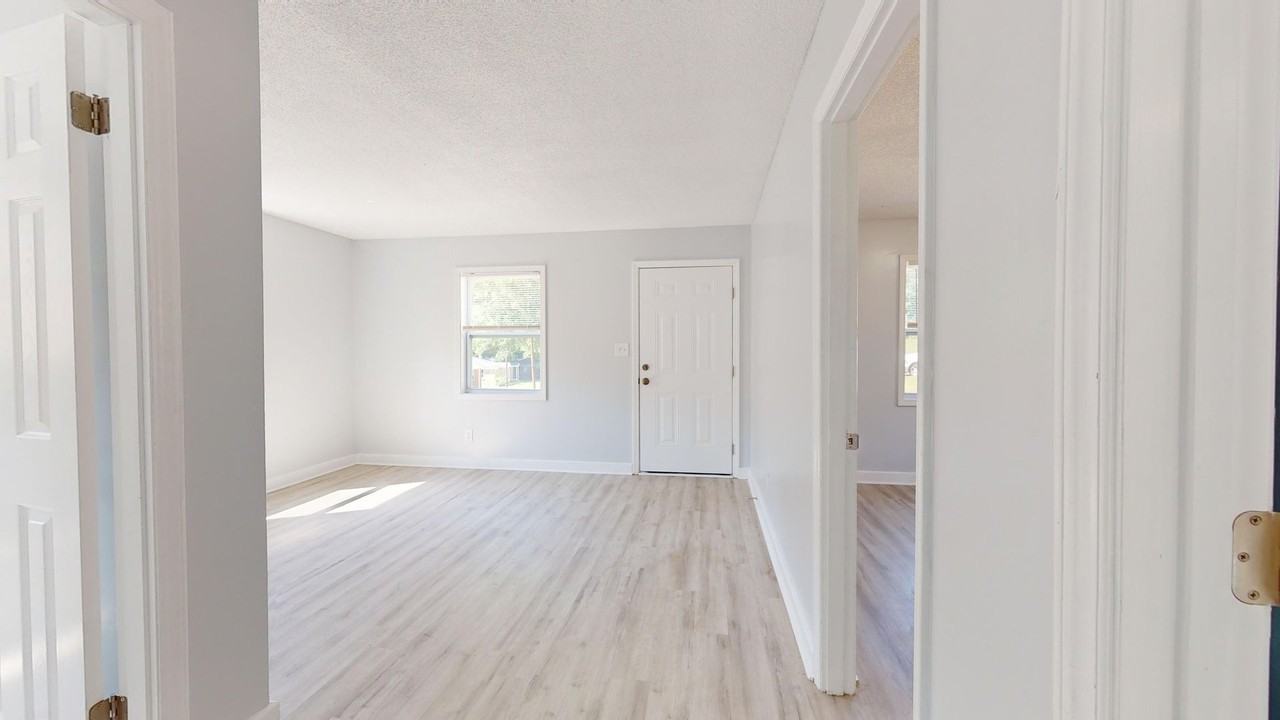 4542 Helena St - Photo 7 of 20