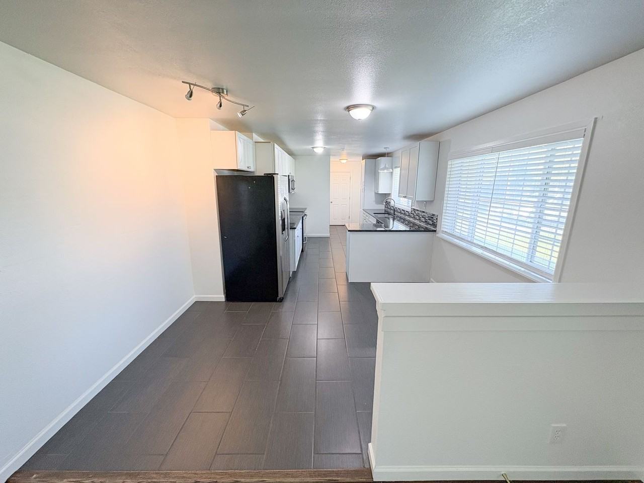 4206 Onyx Ave - Photo 6 of 37