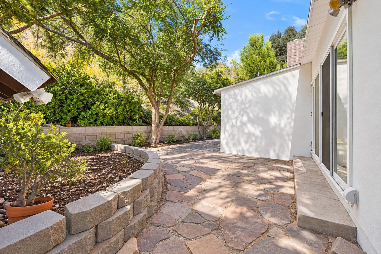 4955 Baja Ct - Photo 4 of 26