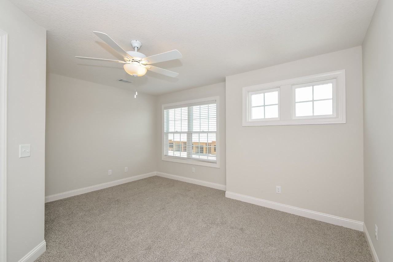 1127 1127 Walker Point Way - Photo 3 of 25