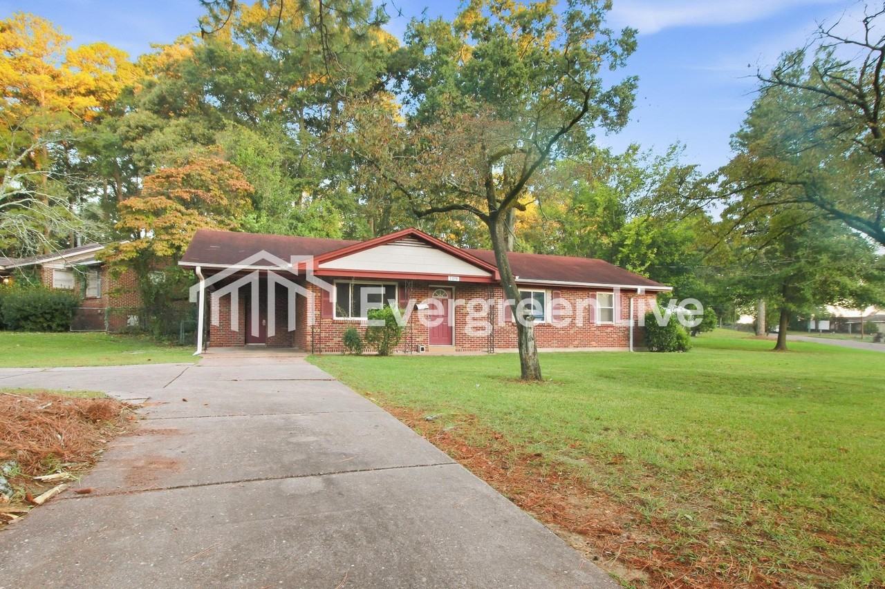 109 Holliday Dr - Photo 2 of 15