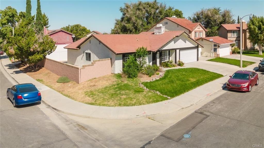 203 Linda Ct - Photo 2 of 26