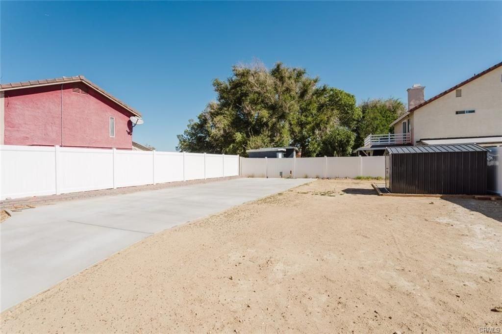 203 Linda Ct - Photo 4 of 26