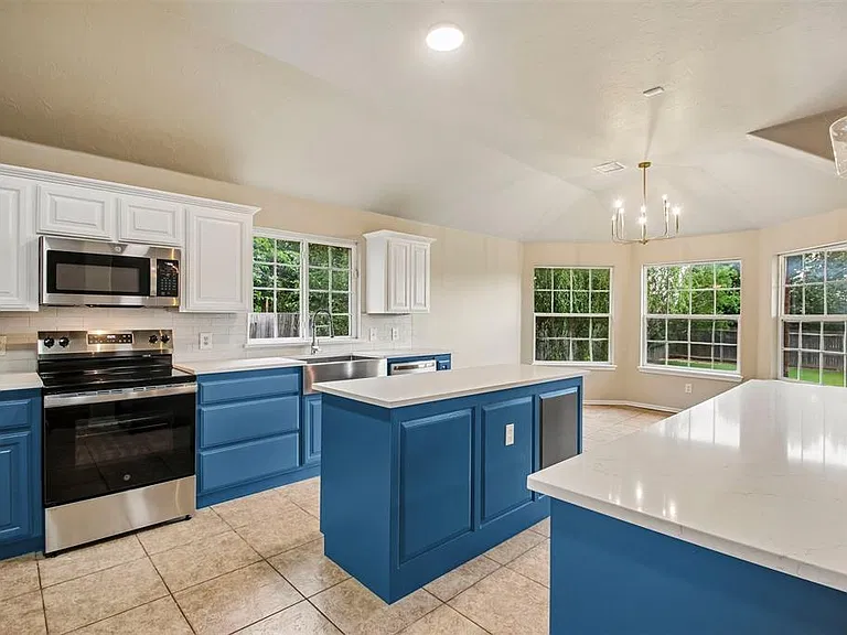 300 Ridge Lake Blvd - Photo 5 of 29