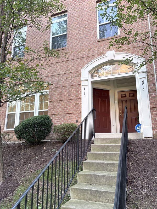 2513 Eastbourne Dr - Photo 2 of 3