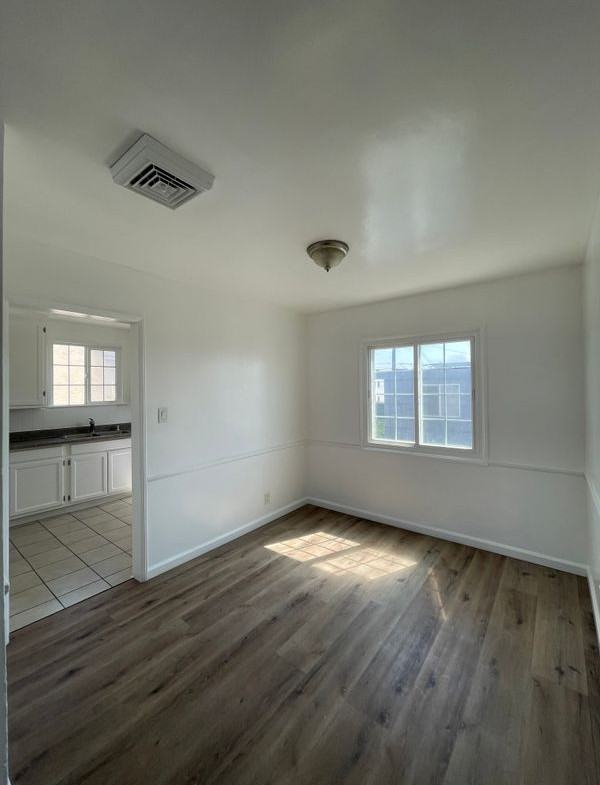 10244 S Van Ness Ave - Photo 2 of 9