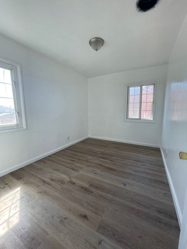 10244 S Van Ness Ave - Photo 5 of 9
