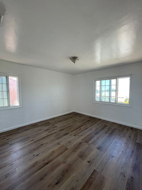 10244 S Van Ness Ave - Photo 6 of 9