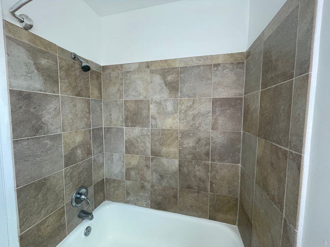10244 S Van Ness Ave - Photo 7 of 9