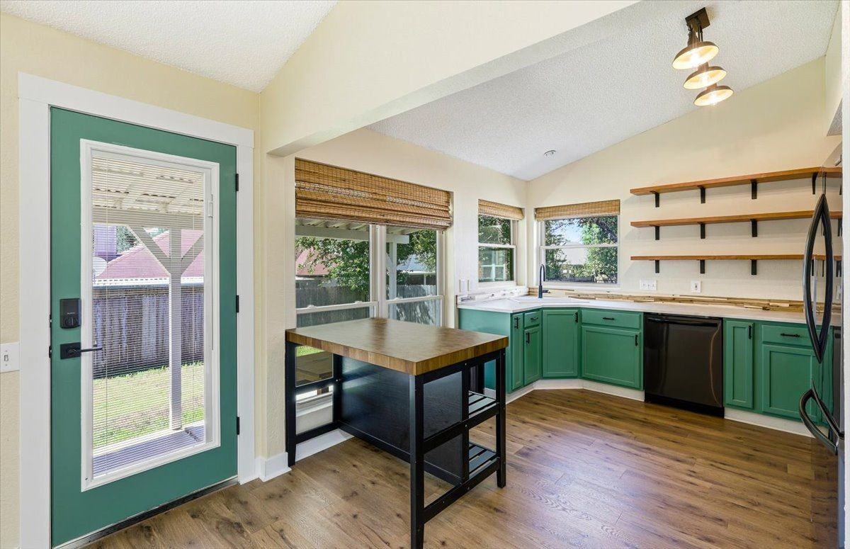 1103 Hatteras Dr - Photo 2 of 26