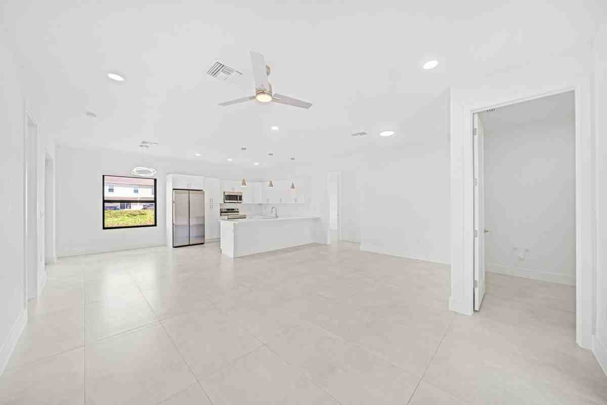 5183 Cromey Rd - Photo 2 of 34
