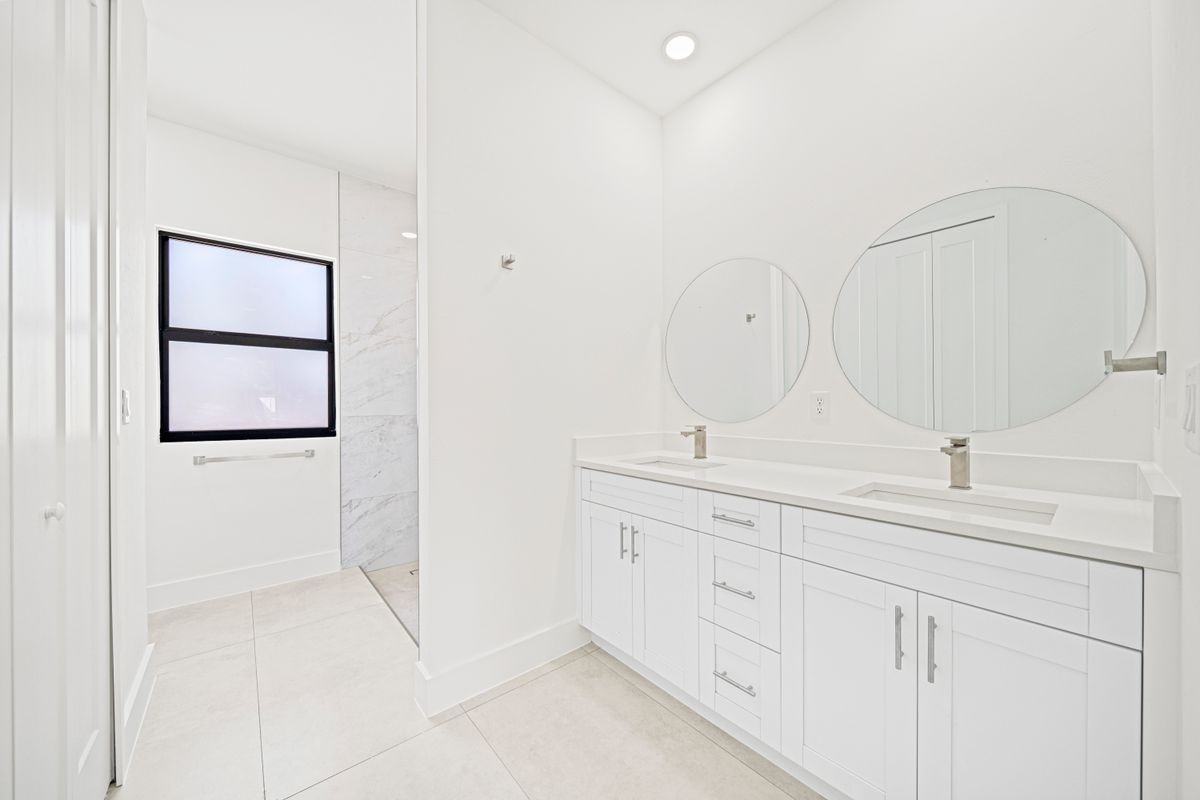 5183 Cromey Rd - Photo 3 of 34