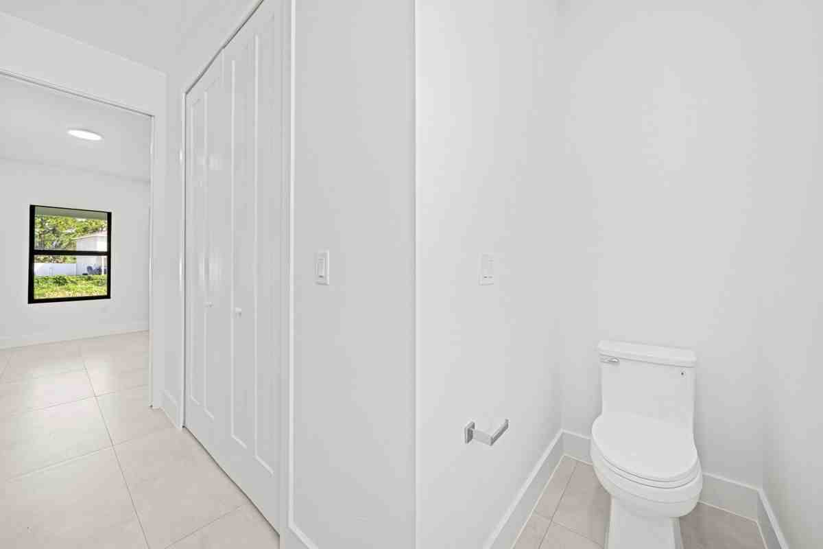 5183 Cromey Rd - Photo 4 of 34