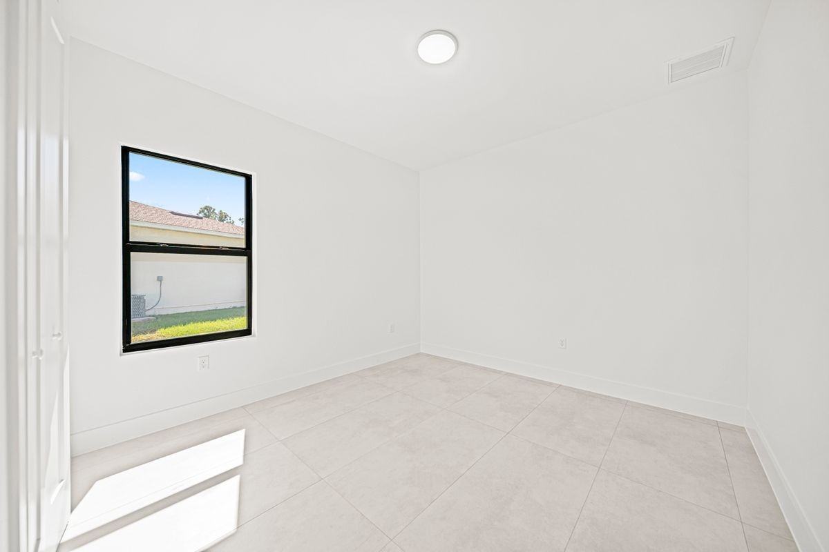 5183 Cromey Rd - Photo 5 of 34