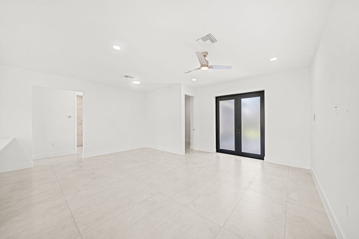 5183 Cromey Rd - Photo 6 of 34