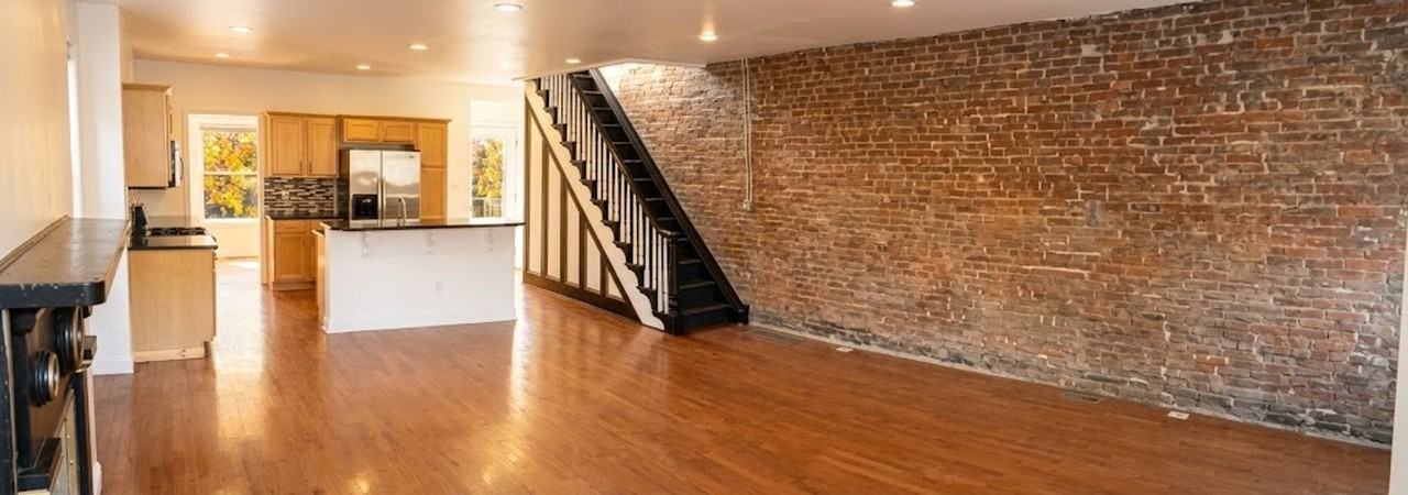 2855 Sarah St - Photo 4 of 11