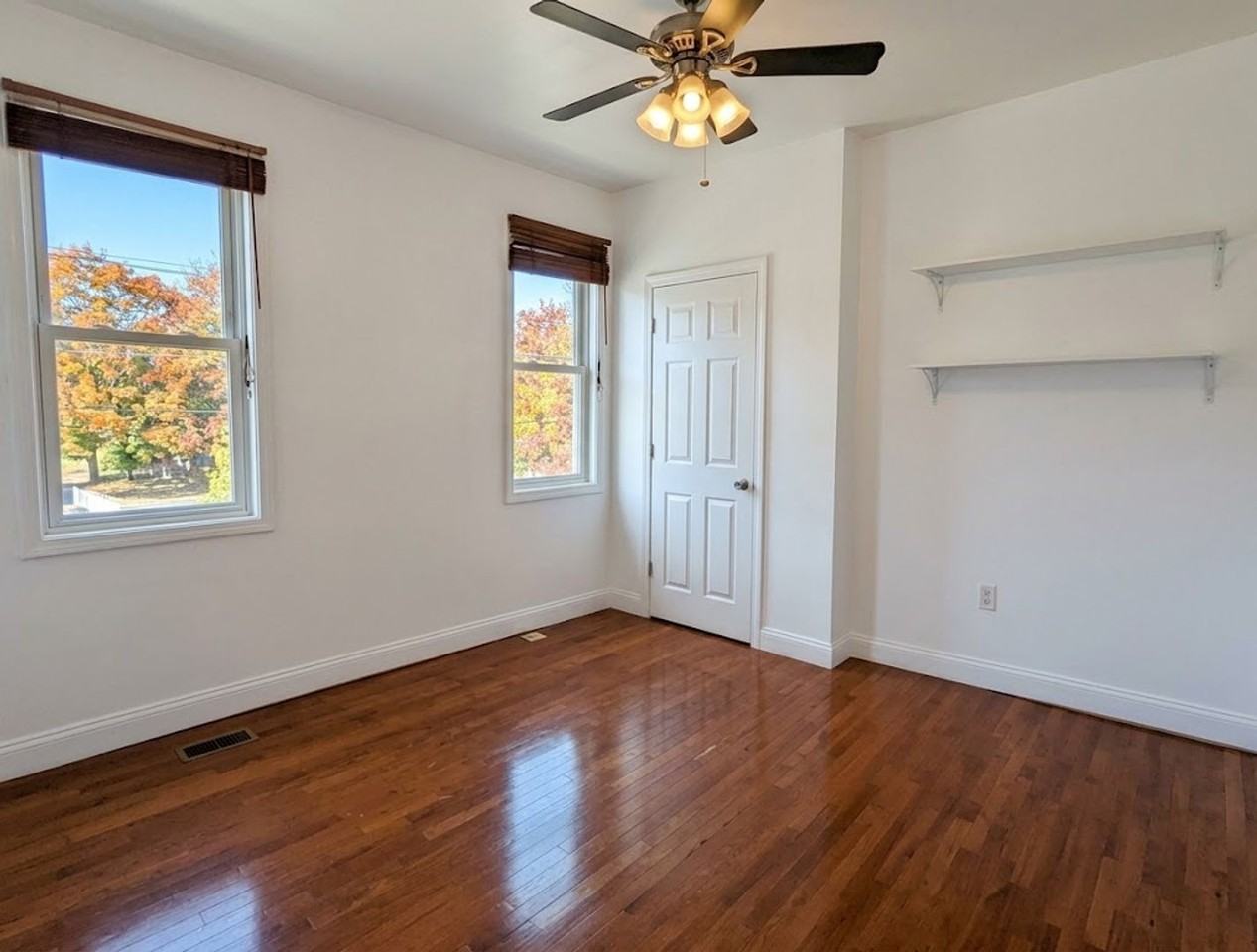 2855 Sarah St - Photo 6 of 11