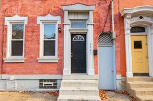 featured image of 2321 Sarah St