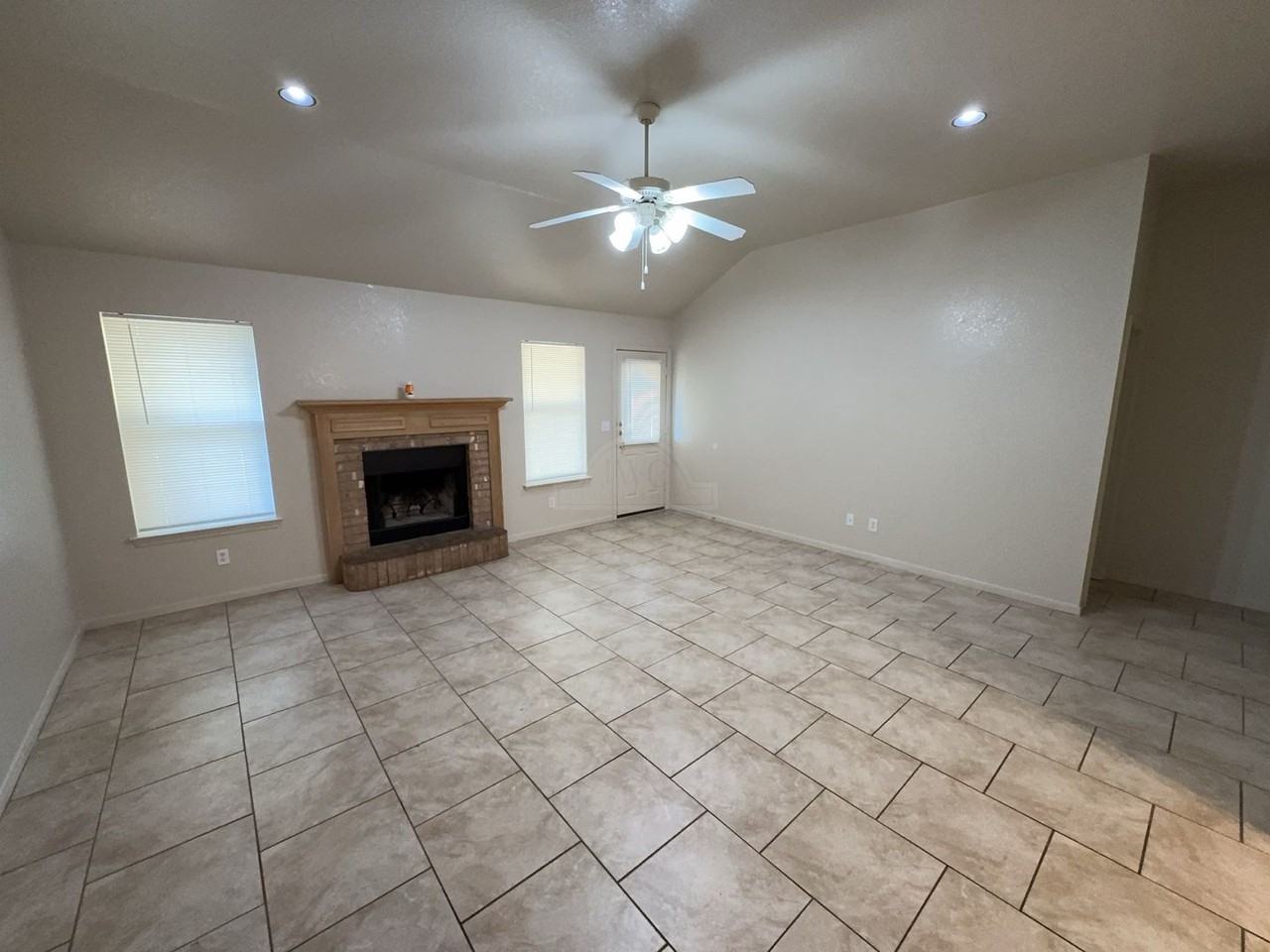 2700 Diaz Dr - Photo 4 of 25