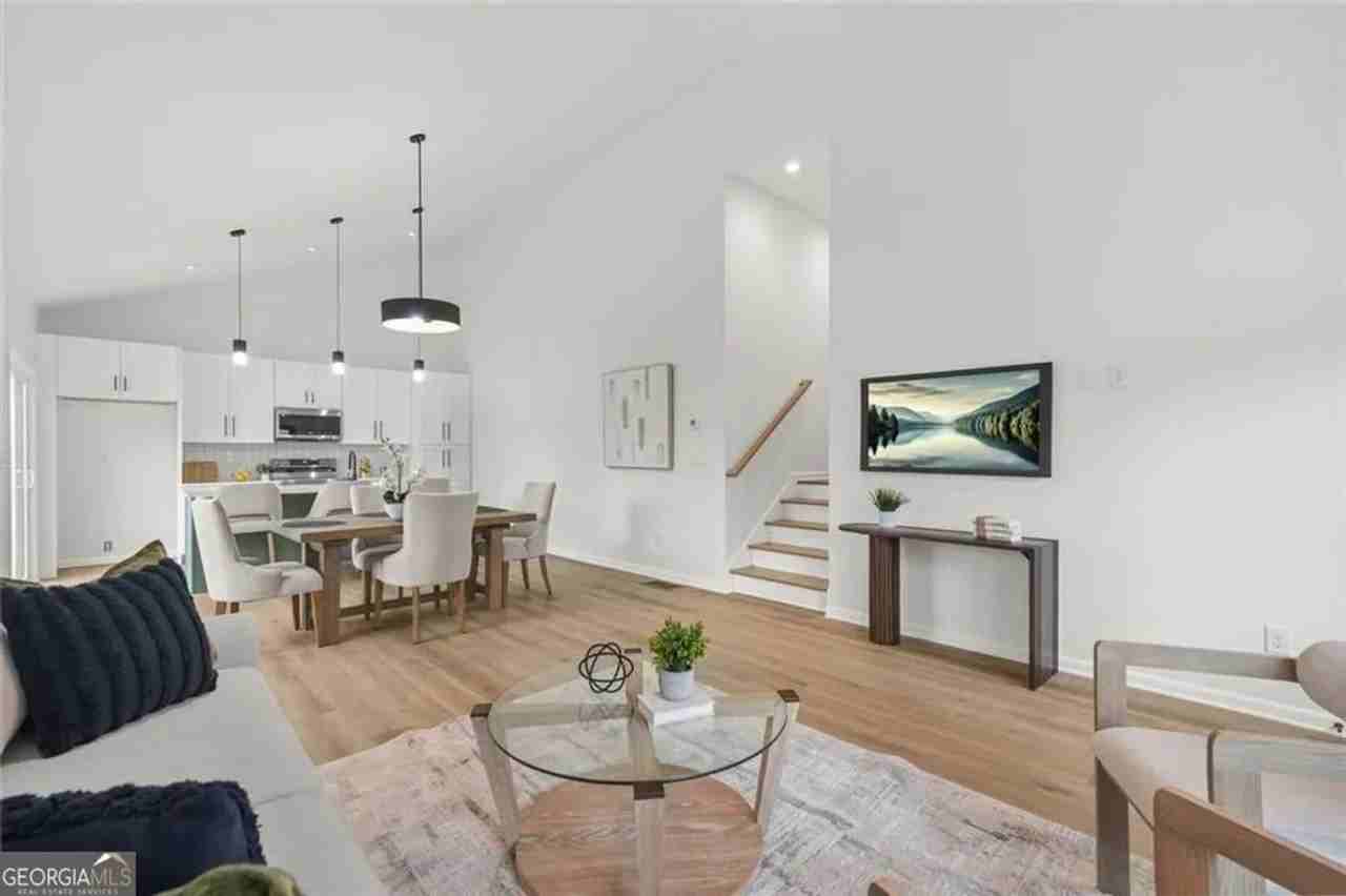1674 Mary George Ave Nw ##Nw - Photo 3 of 31