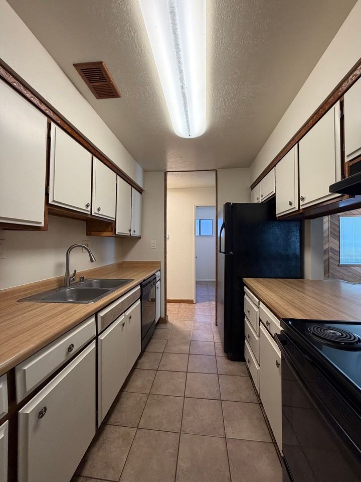 7783 Chancery Ct - Photo 3 of 19