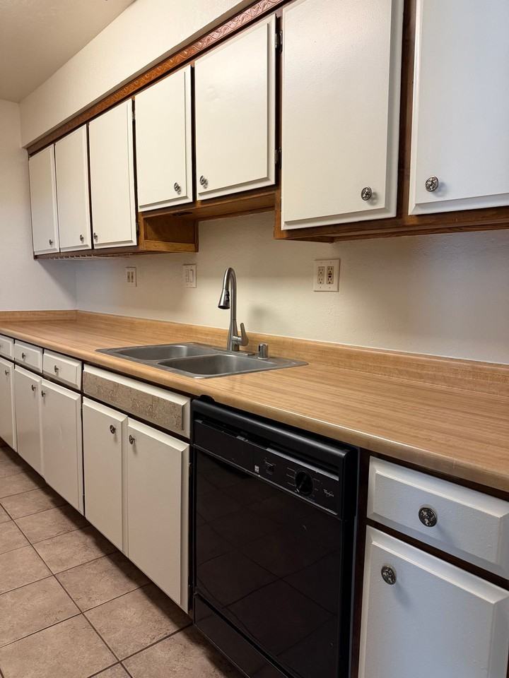 7783 Chancery Ct - Photo 5 of 19