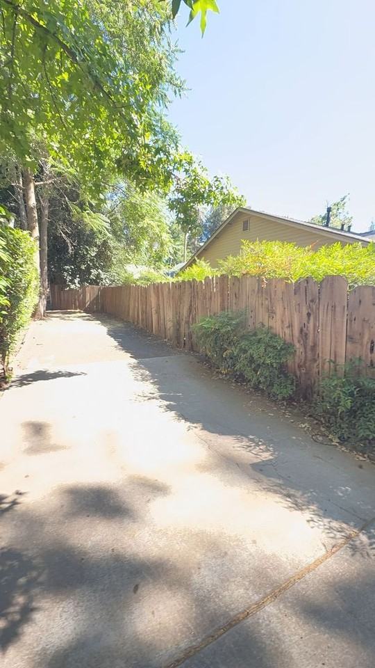 629 W 6th St - Photo 2 of 11