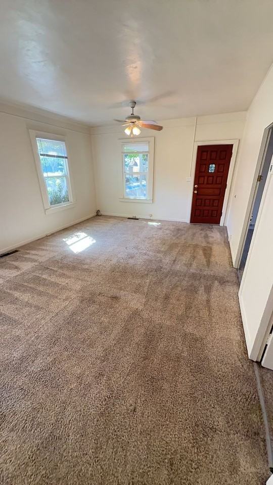 629 W 6th St - Photo 3 of 11