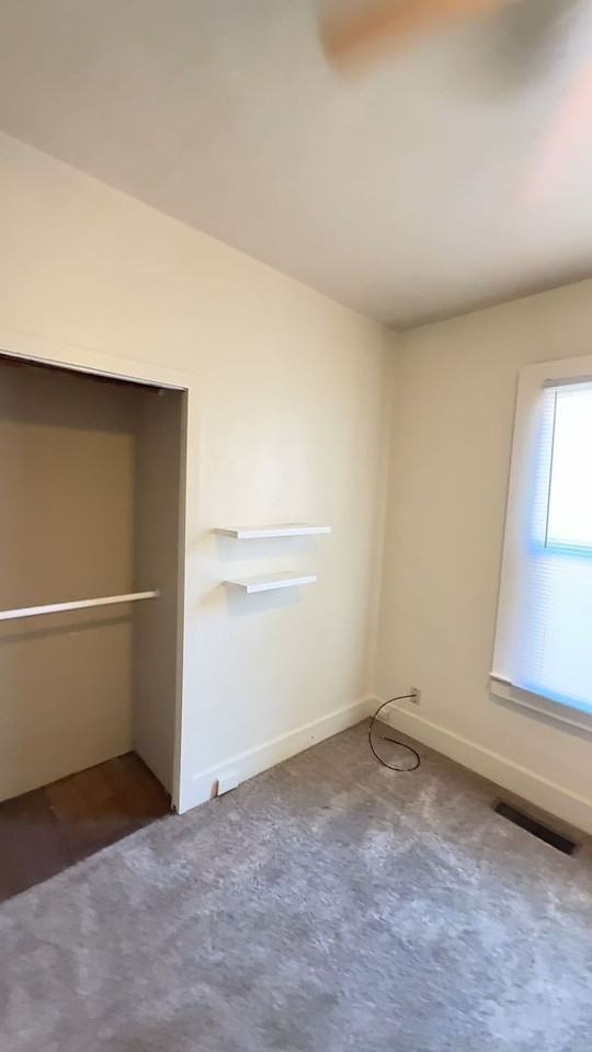 629 W 6th St - Photo 5 of 11