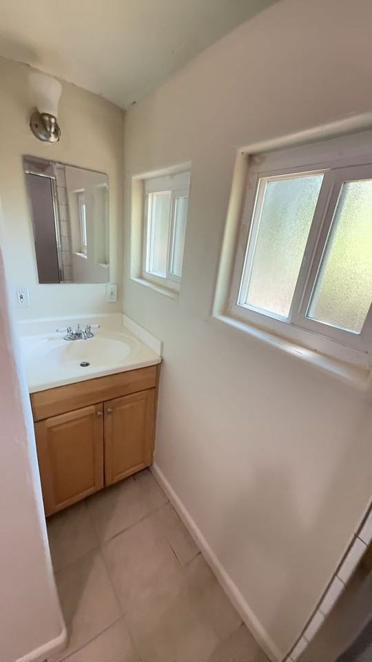 629 W 6th St - Photo 7 of 11