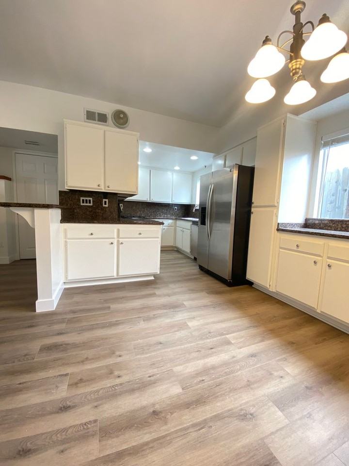 10761 Lawler St #3 - Photo 6 of 10