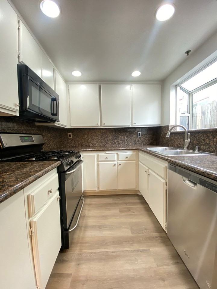 10761 Lawler St #3 - Photo 7 of 10