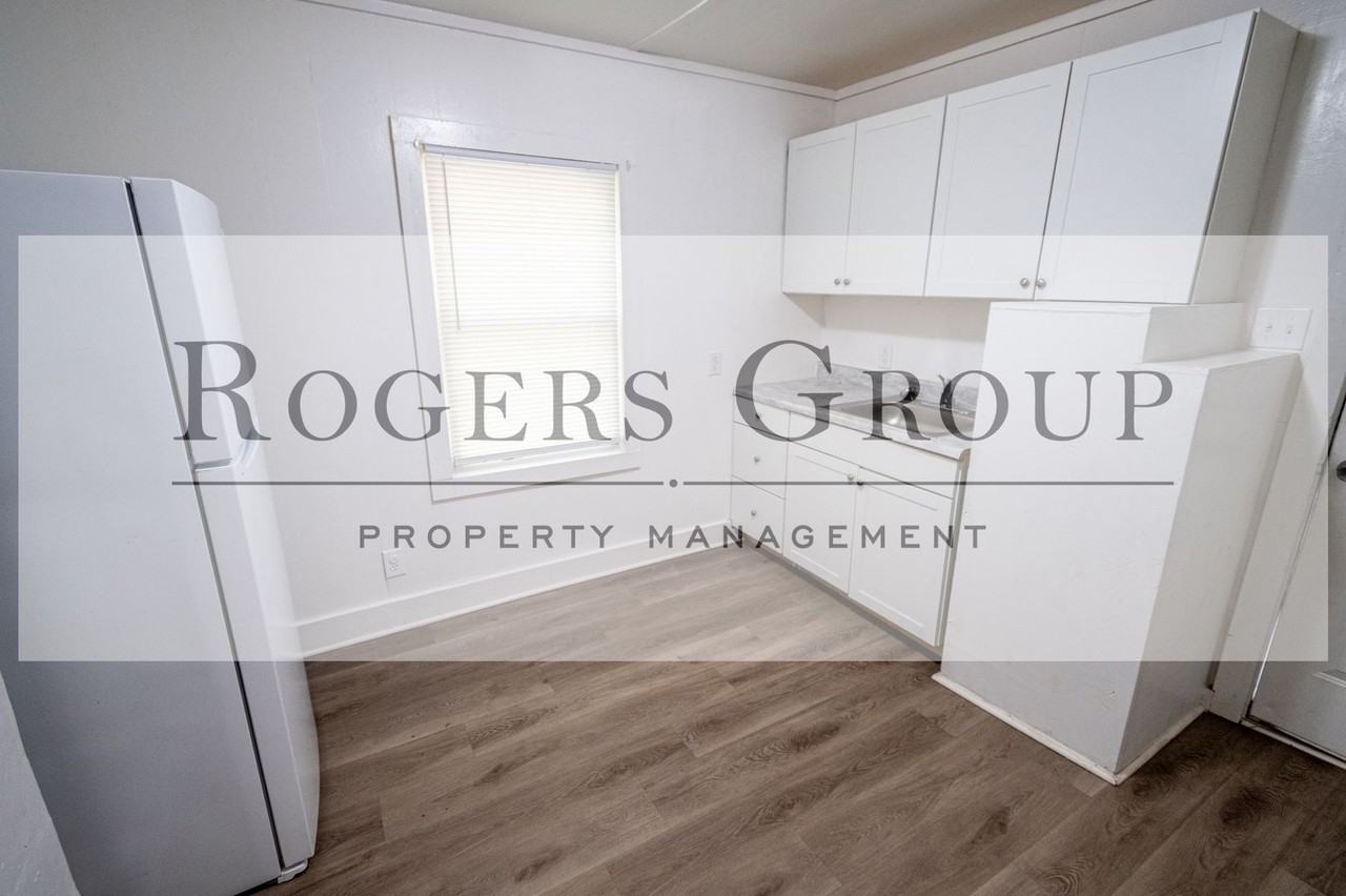 804 Roberson St - Photo 2 of 8