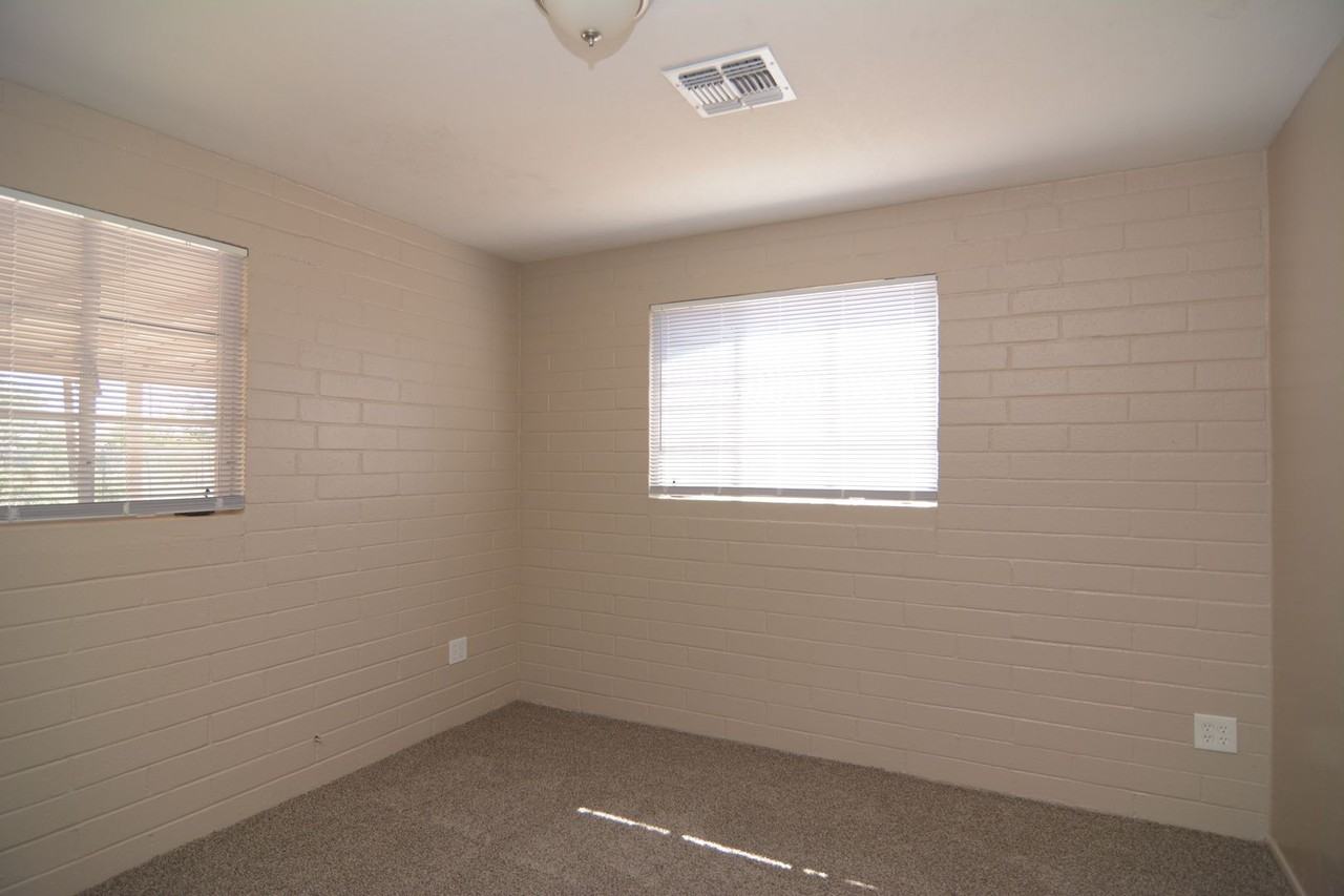 6809 S Craycroft Rd - Photo 6 of 12