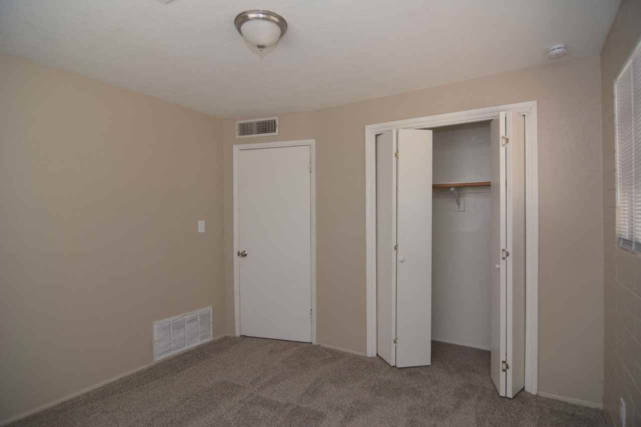 6809 S Craycroft Rd - Photo 7 of 12